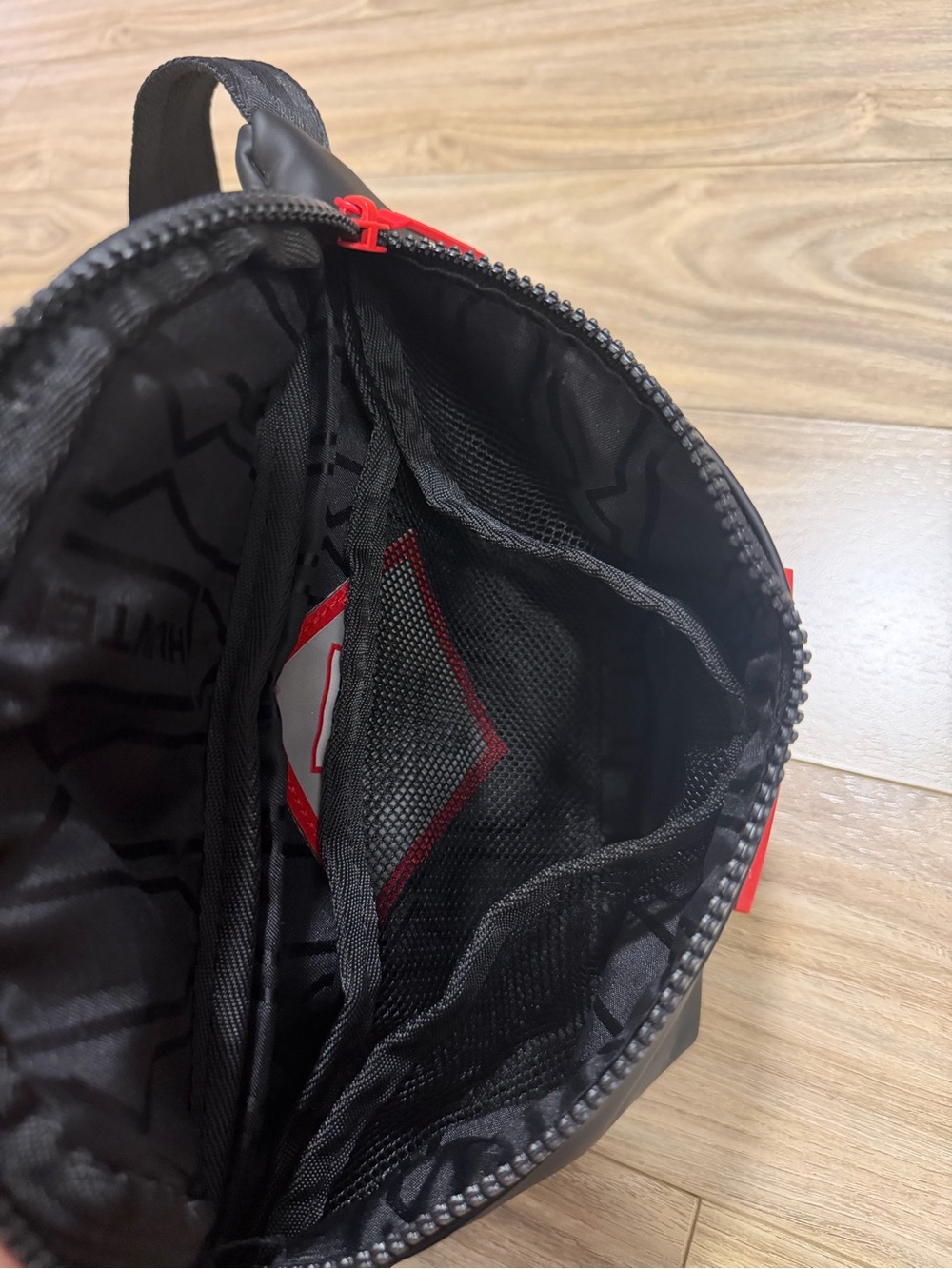 Hunter Black Belt Bag with Red Accents - Picture 4 of 5